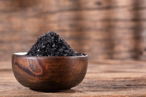 Hvad er sort salt, og hvad bruges det til?