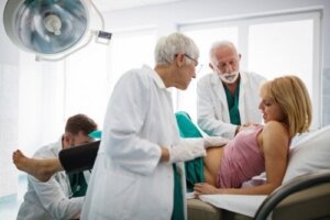 6 typer af fødsler og deres karakteristika