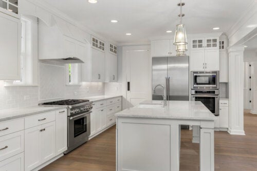 Er det en god idé at male køkkenet hvidt?