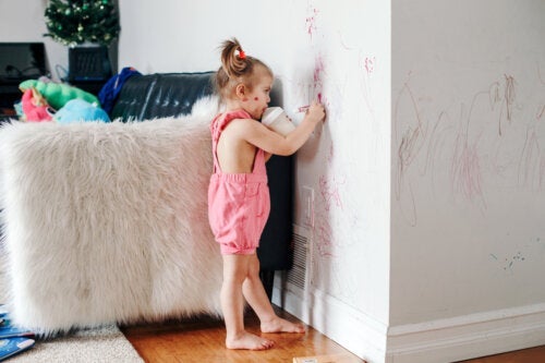 7 nemme tips til at rengøre en hvid væg