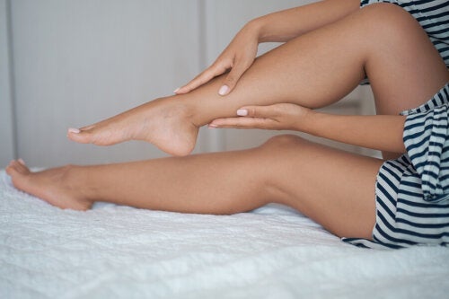 Smerter i benene i hvile: 7 mulige årsager og hvad du kan gøre for at få lindring