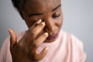 Hvad er rynker på nethinden: Symptomer, årsager og behandlinger