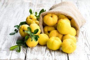 Astringerende frugter: Liste, fordele og anvendelser
