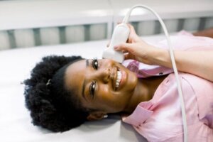 Indsprøjtning af ultralydsvejledt filler: Anvendelse og fordele