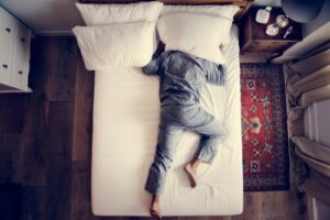 7 tips til at forbedre akustikken i et rum