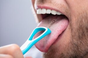 Sådan kan du rense tungen