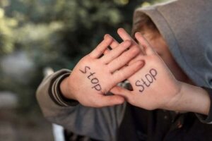 Lang- og kortsigtede virkninger af følelsesmæssigt misbrug