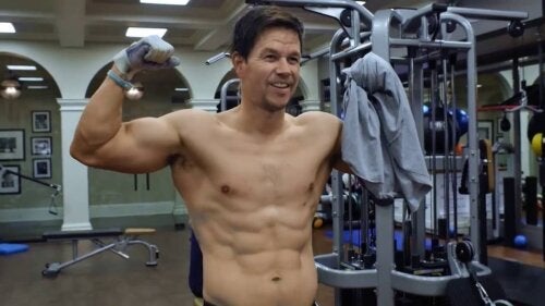 En træningsrutine til at få arme som Mark Wahlberg