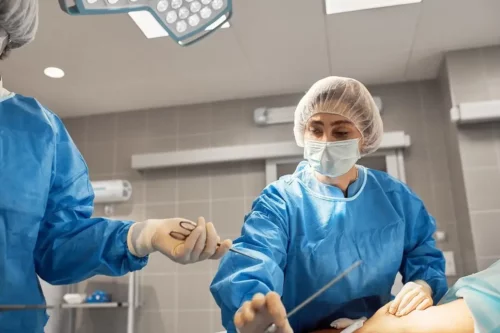 Operation repræsenterer højdeforøgende kirurgi