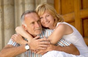 Hvorfor mænd kan lide yngre kvinder