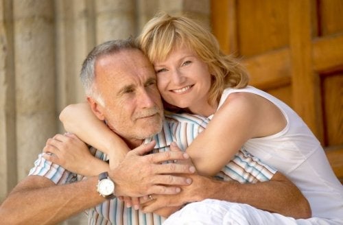 Hvorfor mænd kan lide yngre kvinder