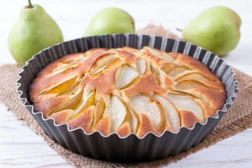 Sådan laver du en sukkerfri pæretærte