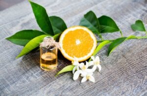 Æterisk neroli-olie: Anvendelse, fordele og kontraindikationer