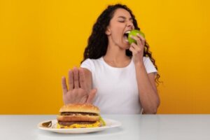 To fødevarer, du skal skære ud af din kost for at reducere hævelse og tabe dig