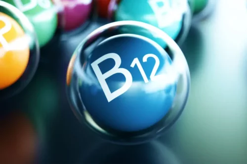 Lille bold repræsenterer B12-vitaminer