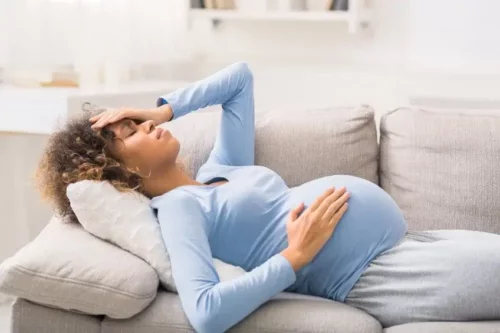 Gravid kvinde oplever hypotension i liggende stilling
