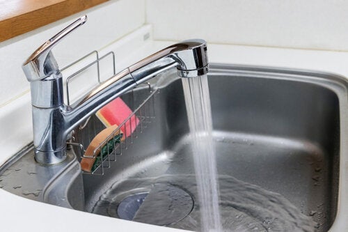 Sådan kan du rengøre vasken og forhindre lugt: Fra vandhanen til vandlåsen