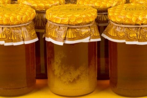 Krystalliseret honning: Hvordan man genopretter dens egenskaber