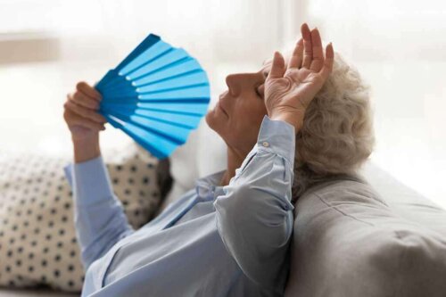 Kvinde med hedetur kan have gavn af æterisk neroli-olie