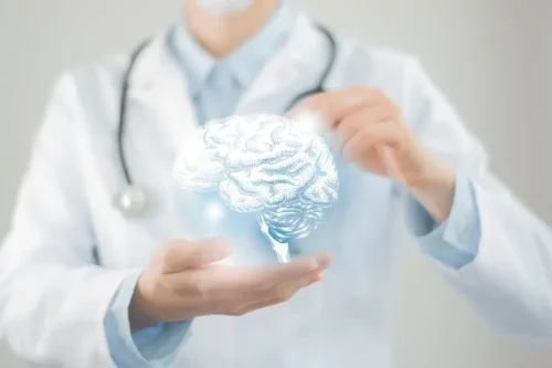Læge med illustration af hjernen