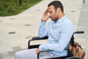 Progressiv supranukleær parese: Symptomer, årsager og behandling