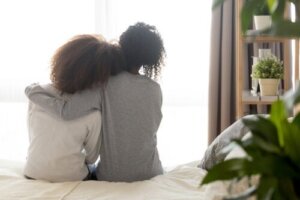 Sådan kan du tale med din datter om hendes første menstruation