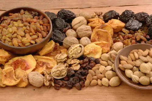 Nødder og tørrede frugter er gode til at rense kroppen