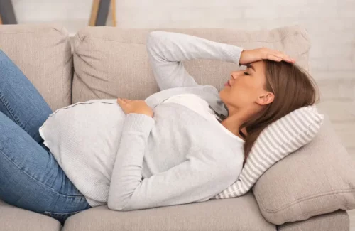 Gravid kvinde har hovedpine