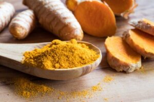 Gurkemeje og 9 andre antiinflammatoriske krydderier mod gigt