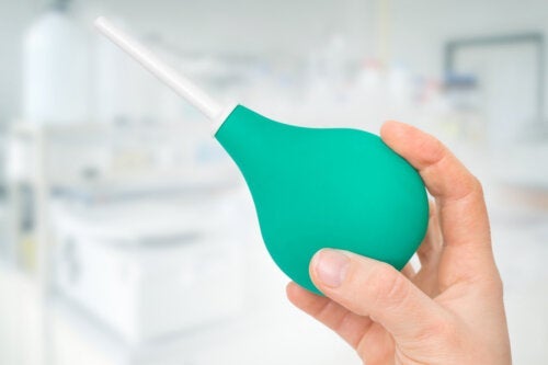 Hvordan man laver et lavement derhjemme og dets risici