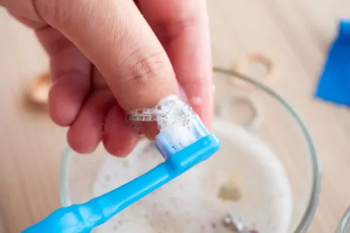 Man kan bruge for gammel tandpasta til at rengøre smykker