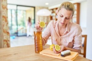 5 TikTok-rengøringstricks, der virker, og 3, der ikke virker