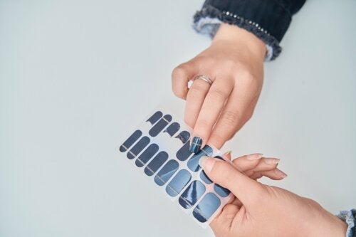 6 tips til en manicure med klistermærker