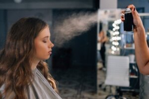 Makeup-fikseringsmidler: Hvad de er, og hvordan man bruger dem korrekt