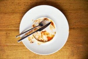 Sådan kan du rengøre plettet porcelænsservice