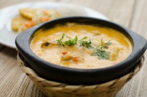 En opskrift på zurrukutuna: Torskesuppe med hvidløg