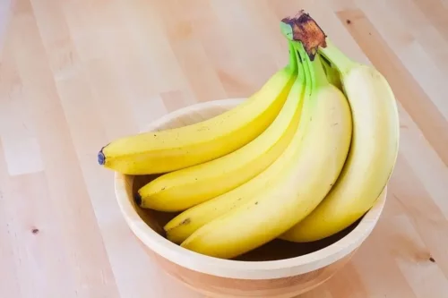 Bananer er eksempel på astringerende fødevarer mod diarré