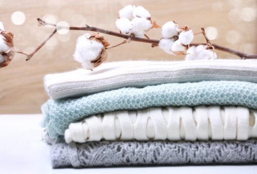 Fordelene ved bomuldstøj, og hvordan man vasker det