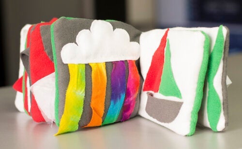 Trin-for-trin-guide til at lave en sansebog derhjemme