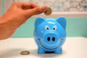 5 tips til at styre de månedlige udgifter i husholdningen og spare uden at lægge mærke til det