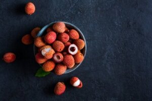 Litchi: Ernæringsmæssige egenskaber, fordele og kontraindikationer