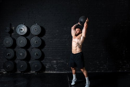 De 8 bedste øvelser til at træne skuldre i fitness