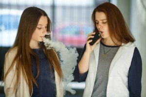 Hvorledes elektroniske cigaretter kan påvirke mundhygiejne