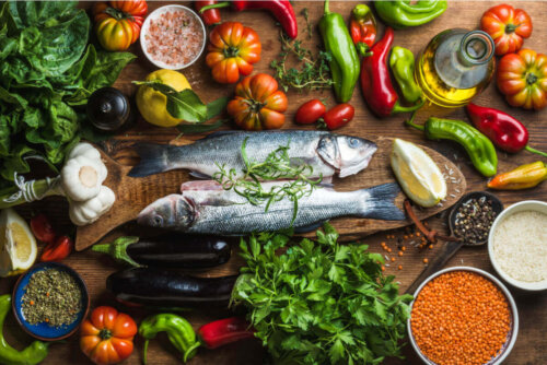 Friske ingredienser, der udgør en sund kost