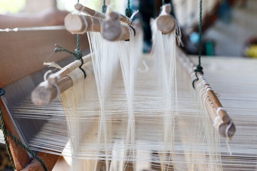 Fra kokoner til dit tøj: Sådan fremstilles silke