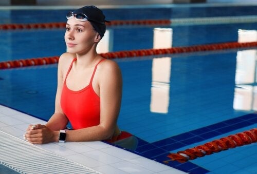 Svømning og skønhed: Beskyt hår, hud og negle mod klor