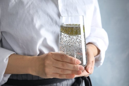 Drikken "indre brusebad": TikToks tvivlsomme nye dille