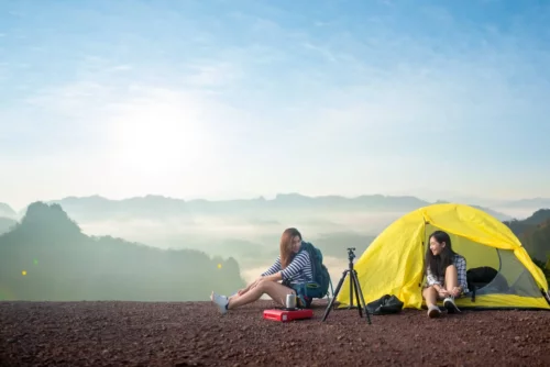 To kvinder på telttur