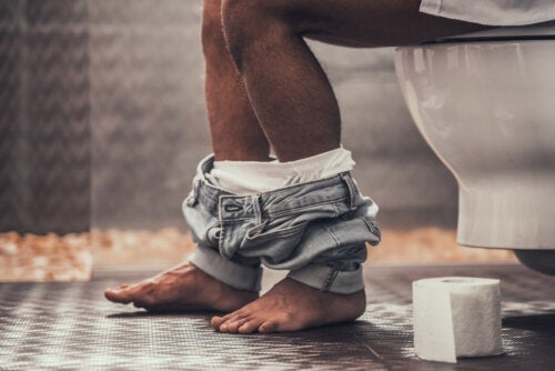 Anerkendt urolog anbefaler mænd at tisse siddende, hvorfor?