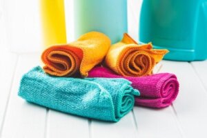 Mikrofiber: Hvad er det, og hvorfor er det godt til rengøring?